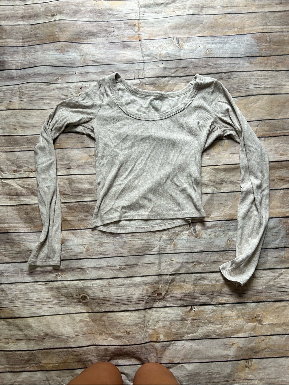 Hollister Light Gray Scoop-Neck Long Sleeve Crop Top